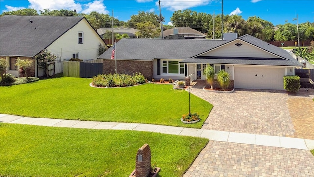 view of front facade featuring a garage and a front yard