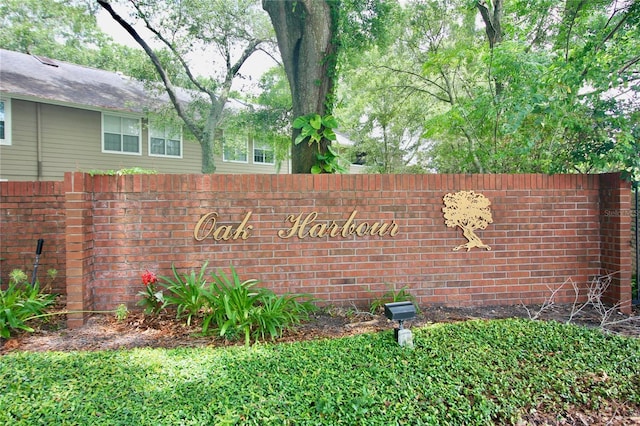 view of community / neighborhood sign