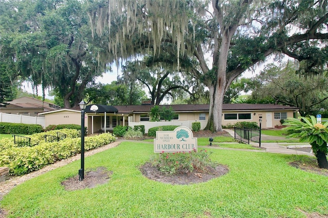 exterior space with a front lawn and fence