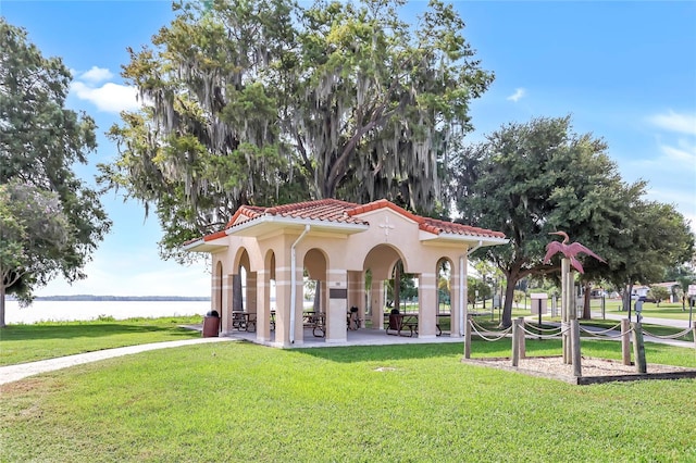 view of property's community featuring a yard and a water view