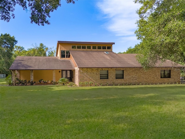 view of front facade with a front yard