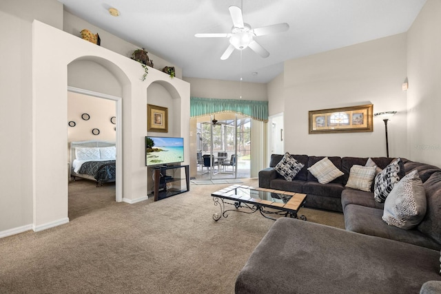 carpeted living room featuring ceiling fan