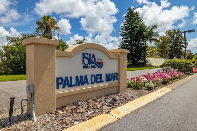 view of community / neighborhood sign