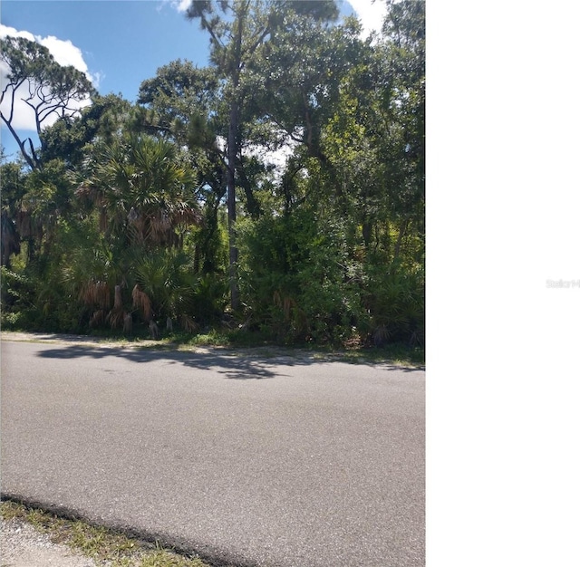 Listing photo 3 for 1404 Kenesaw St, Port Charlotte FL 33948