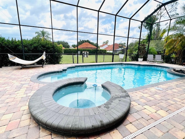 9060 Heritage Bay Cir, Orlando, FL 32836 - view of pool with a pool with connected hot tub, a lanai, and a patio