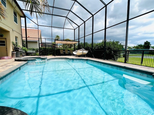 9060 Heritage Bay Cir, Orlando, FL 32836 - view of pool with glass enclosure, a pool with connected hot tub, and a patio