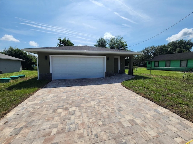 view of front facade with a garage and a front yard