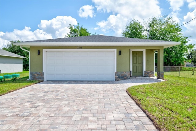 view of front of house featuring a garage and a front yard