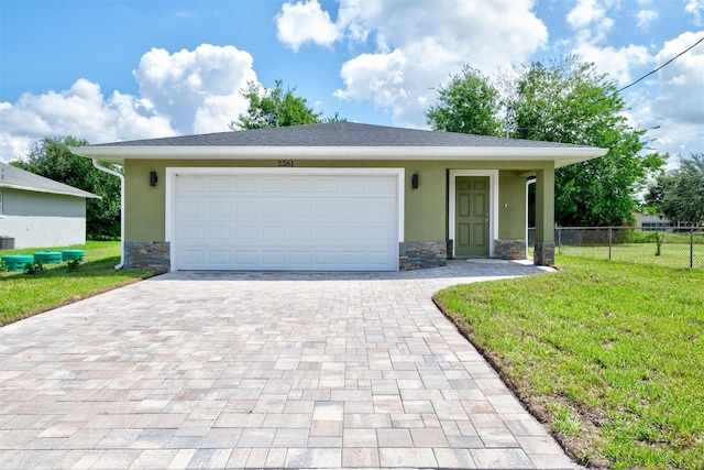 view of front of home featuring a front lawn and a garage