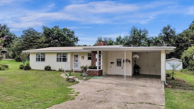 single story home with a front lawn