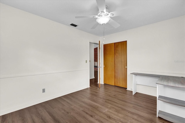 spare room featuring dark hardwood / wood-style floors and ceiling fan