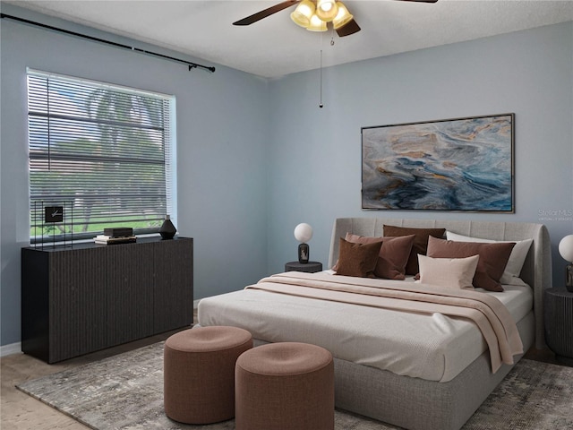 bedroom with ceiling fan