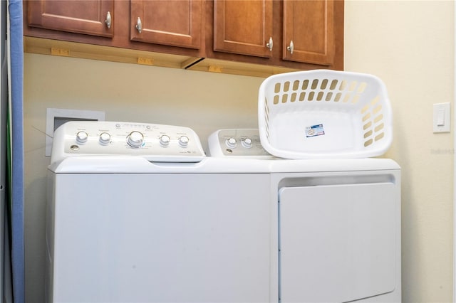 laundry area featuring cabinets and washing machine and clothes dryer