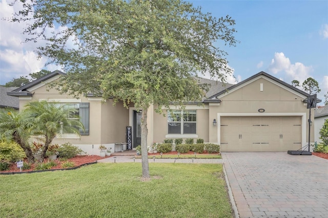 view of front of house featuring a front yard and a garage