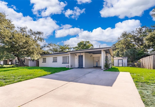 view of front of property with a carport and a front yard