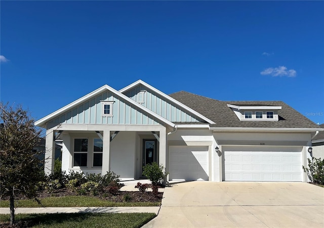 view of front facade featuring a garage