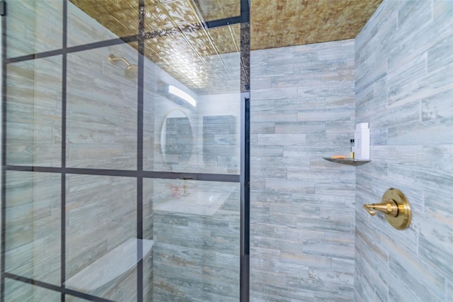 bathroom featuring tiled shower