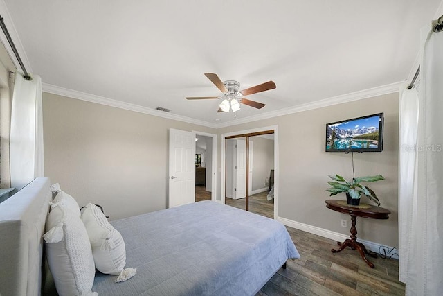 bedroom with ornamental molding, ceiling fan, and dark hardwood / wood-style flooring