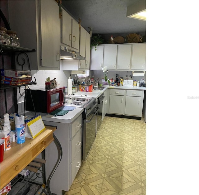 kitchen featuring sink, decorative backsplash, electric stove, and light tile patterned floors