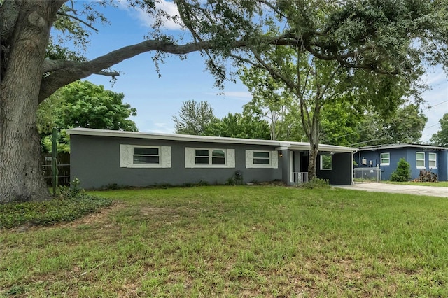 single story home featuring a front yard