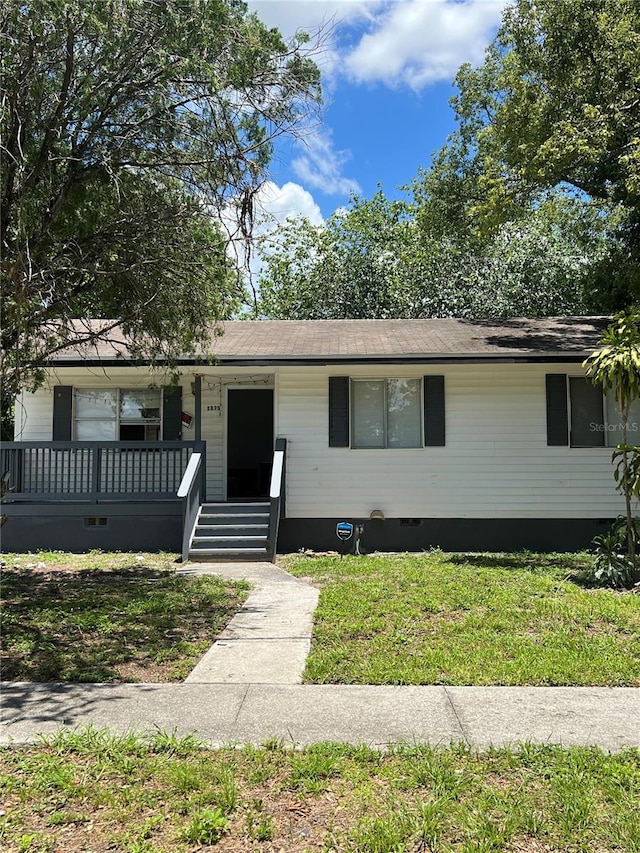 view of front of home with a front lawn and covered porch