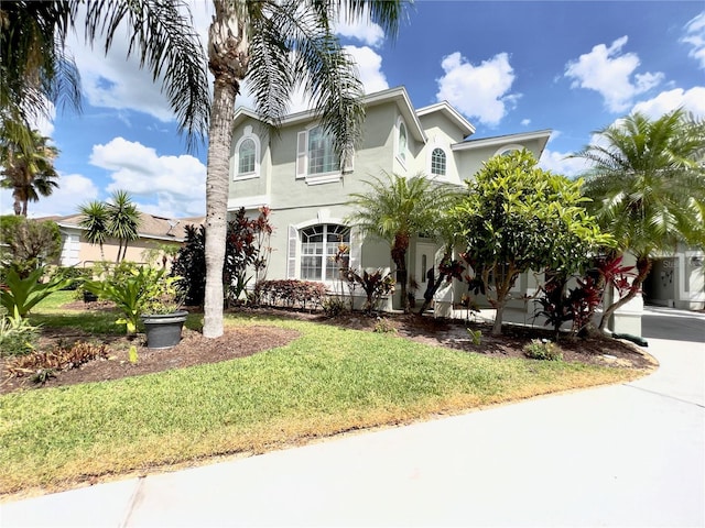 view of front of property featuring a front yard