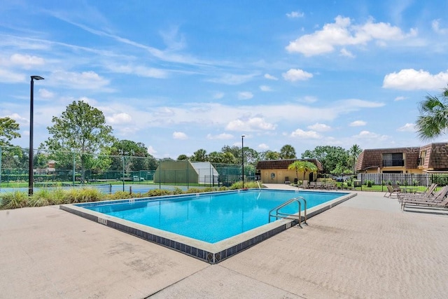 view of swimming pool