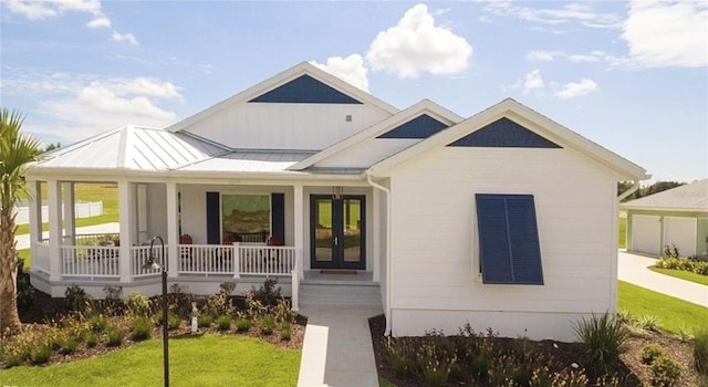 view of front of property featuring a front yard and a porch