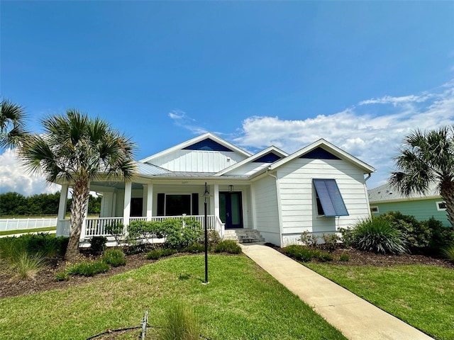 view of front facade featuring a front lawn and covered porch