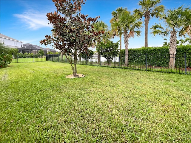 view of yard featuring a water view