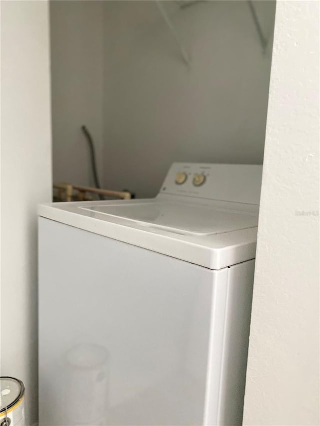 laundry area with laundry area and washer / dryer