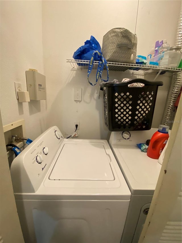 washroom featuring washing machine and clothes dryer