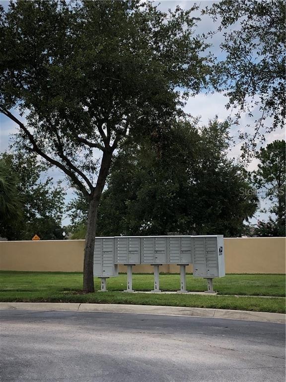 community sign with a lawn