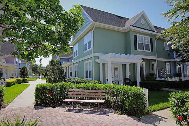 view of front of property featuring a pergola