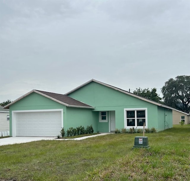 ranch-style house featuring a front lawn and a garage