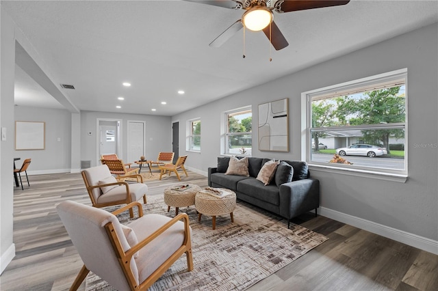 living area with light wood finished floors, baseboards, visible vents, and recessed lighting