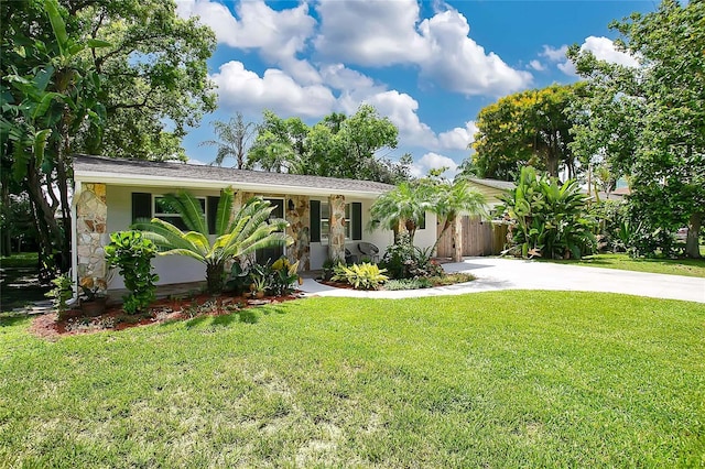 view of front of home featuring a front lawn