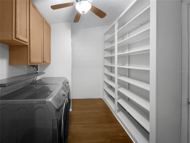 laundry area featuring ceiling fan, cabinets, dark hardwood / wood-style floors, and independent washer and dryer