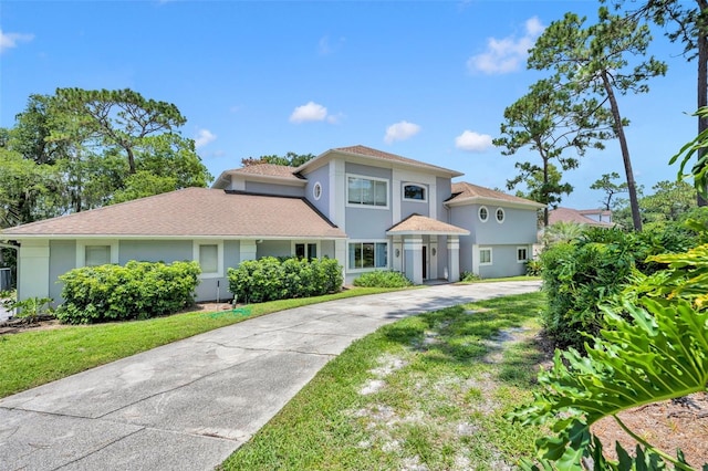 view of front of home featuring a front lawn