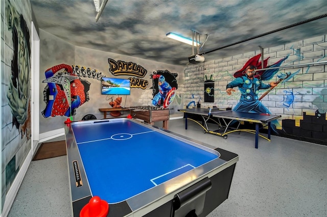 recreation room with speckled floor