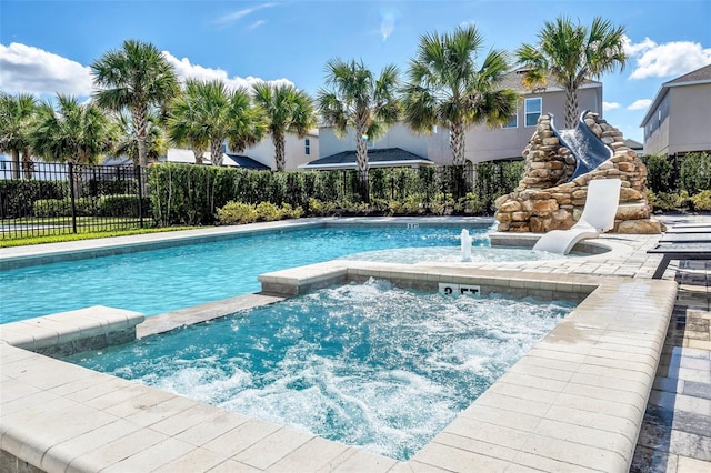 view of pool featuring an in ground hot tub and pool water feature