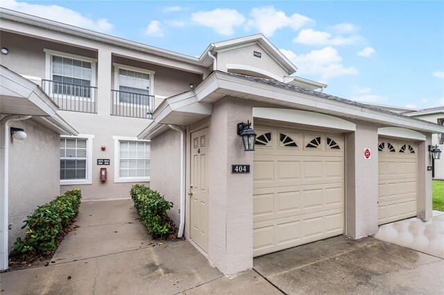 view of front facade with a garage