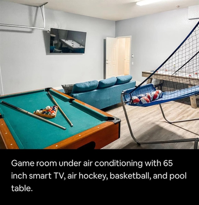 playroom featuring billiards