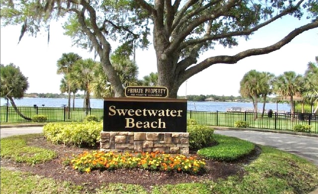 community / neighborhood sign featuring a water view