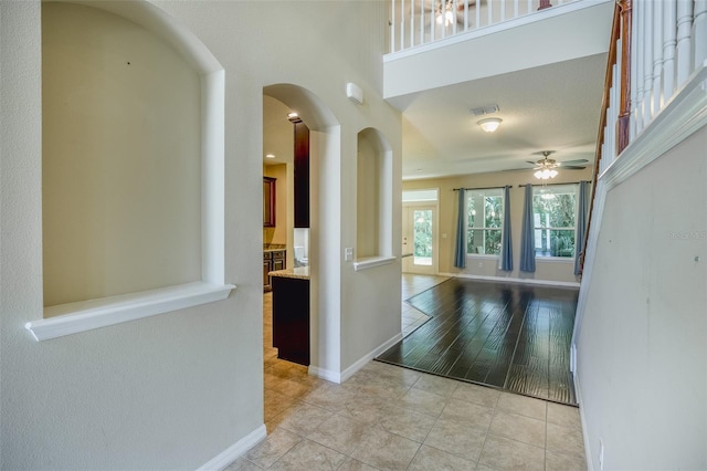 foyer entrance with ceiling fan