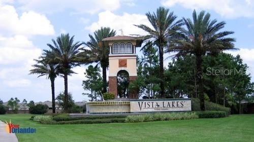 community sign with a lawn