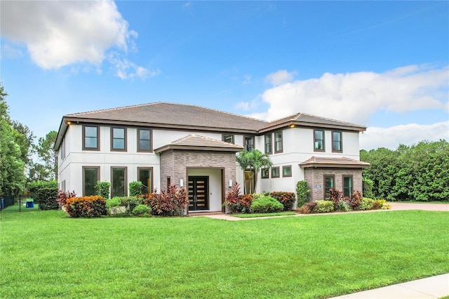 view of front of property featuring a front lawn