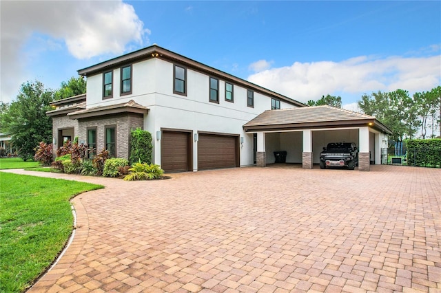 view of front facade featuring a garage and a front yard