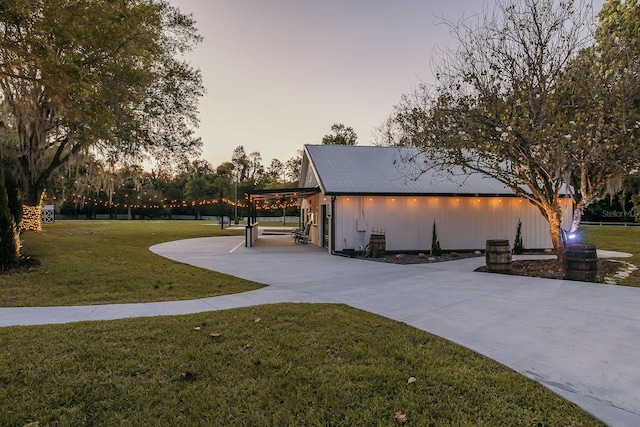 view of home's community featuring a yard