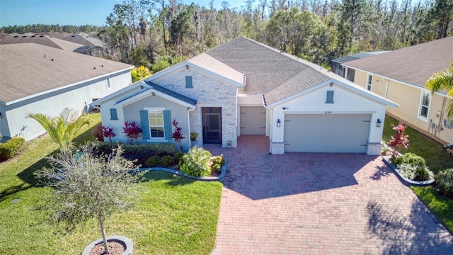 view of front of home featuring a garage and a front yard